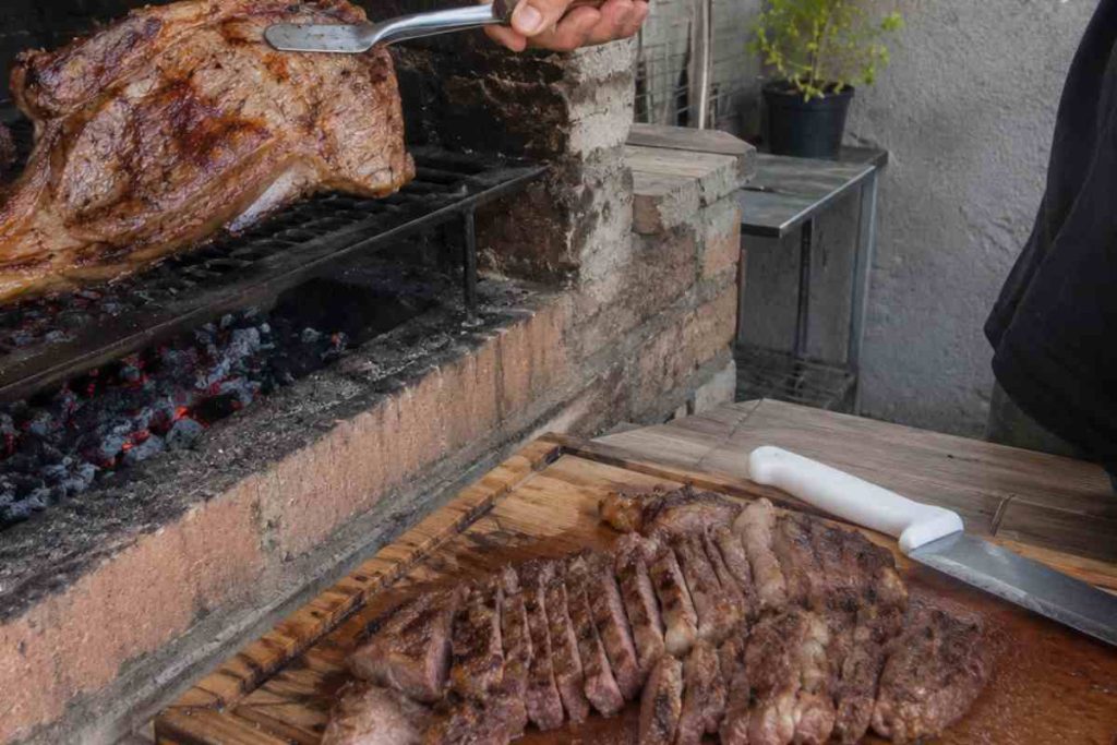 Shoulder steak começou a ganhar espaço entre chefs por unir maciez, sabor e preço mais acessível