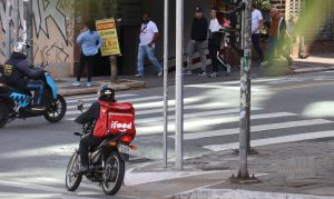 Justiça condena iFood a pagar R$ 5 mil a idosa que não recebeu a compra e ainda teve o pedido de reembolso negado
