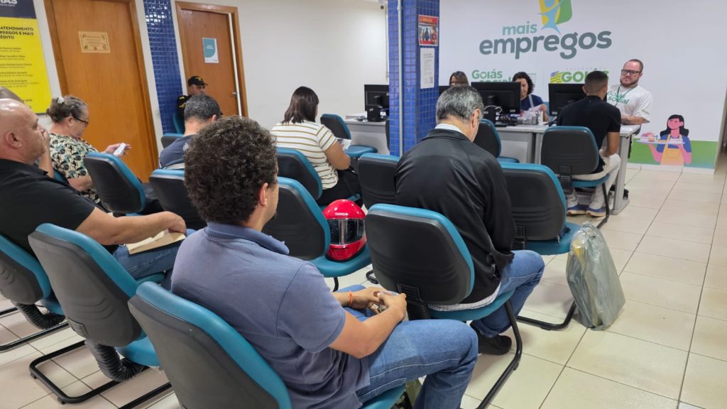 Feirão de Empregos terá quase 2,5 mil vagas com salários de até R$ 3 mil.
