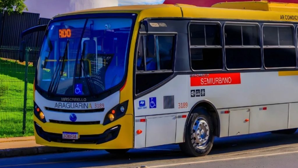 Ônibus da Viação Araguarina.