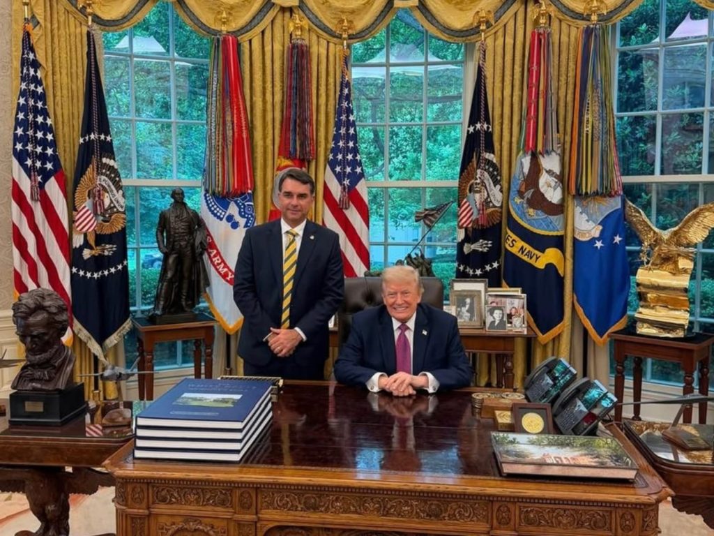 Trump fez elogio a Lula em encontro com Flávio Bolsonaro na Casa Branca