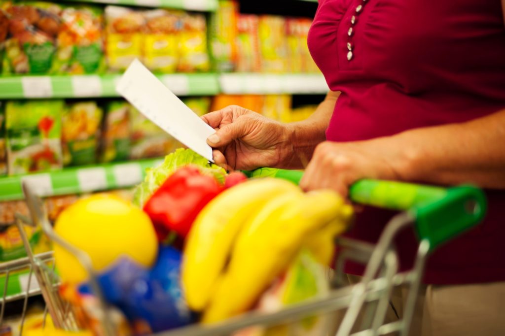 O melhor dia para fazer compra no supermercado pode ser durante a última semana do mês, quando há menos movimento