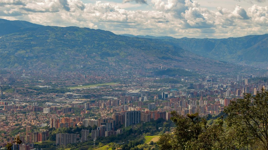 Combate entre dissidentes das Farc deixa dezenas de mortos na Colômbia às vésperas das eleições