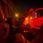 Acidente entre van escolar e caminhão provoca mortes de diversos estudantes em rodovia de Goiás