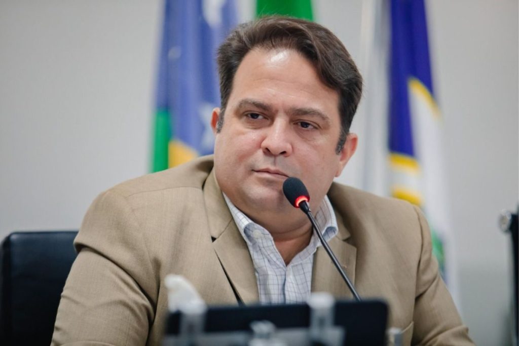 CGE investiga superfaturamento de R$ 5 milhões durante gestão de Roberto Naves na Goiás Turismo