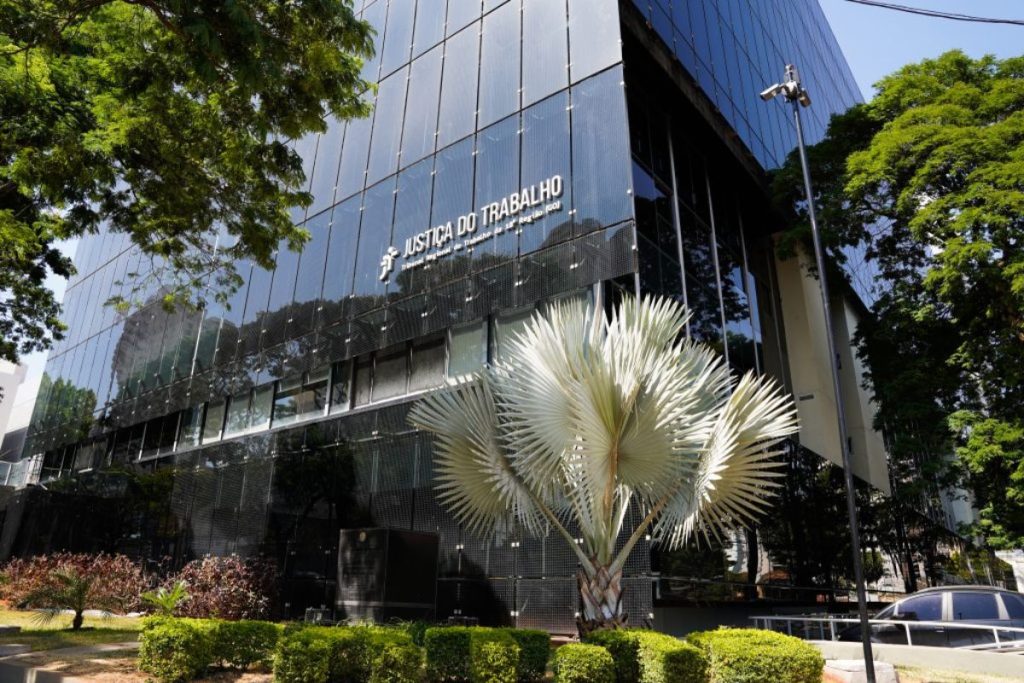 Justiça entendeu que funcionário utilizou informações internas da empresa para se beneficiar em atividade particular. (Foto: OAB-GO)