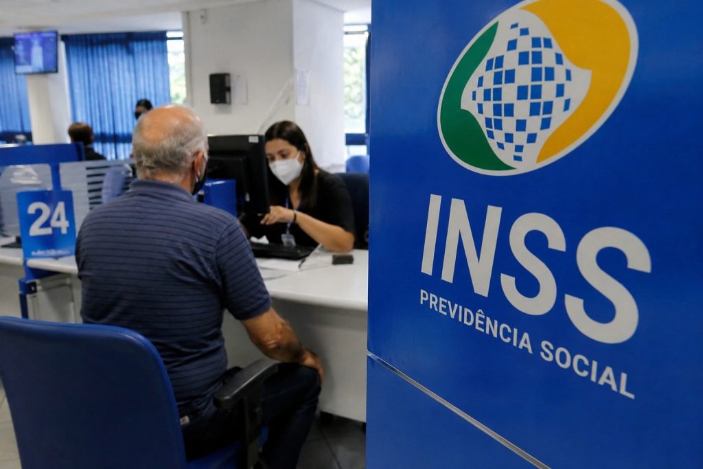 posso aposentar com 55 anos e 33 anos de contribuição?
