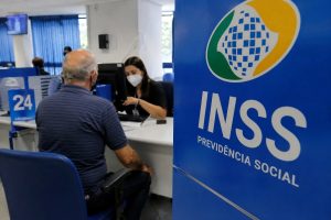 posso aposentar com 55 anos e 33 anos de contribuição?