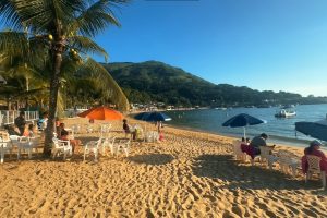 Destino praiano que atrai visitantes de todo o país dá início a cobrança de taxa para turistas; confira os valores