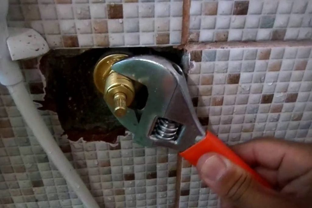 Como trocar o reparo do registro do chuveiro
