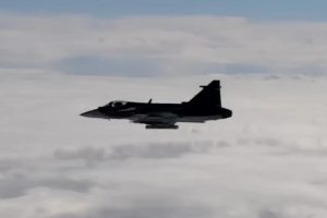 Conheça o novo caça supersônico da FAB que atinge velocidade máxima de 2,4 mil km/h e tem dois pilotos