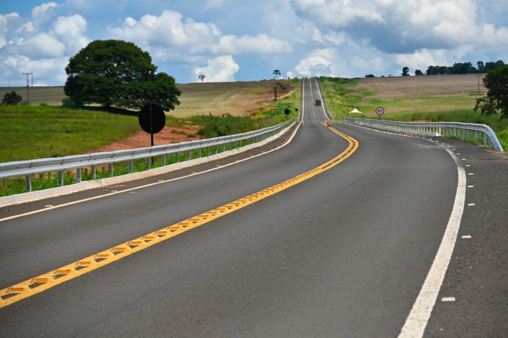 Estrada em Goiás. tempo