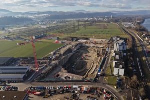 Suíça constrói bateria subterrânea do tamanho de dois campos de futebol para abastecer 210 mil casas