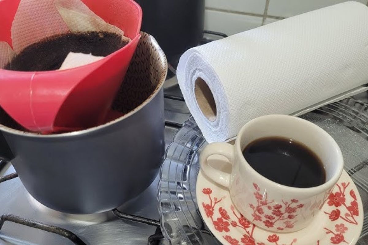 Café perfeito: por que você deve sempre escaldar o filtro para a bebida ficar mais saborosa, segundo baristas