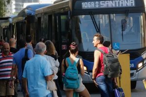 Motoristas de ônibus terão salário de R$ 7.051 após novo acordo coletivo