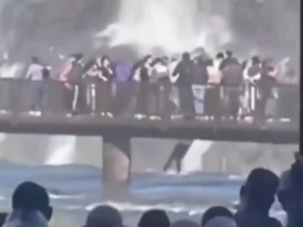 Turista pula nas Cataratas do Iguaçu para resgatar celular