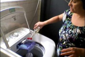 Colocar vinagre na máquina de lavar