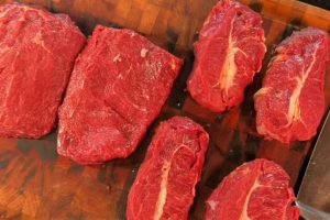 Aprender a trabalhar a Paleta Bovina permite obter cortes nobres gastando muito menos e aproveitando ao máximo cada parte da peça
