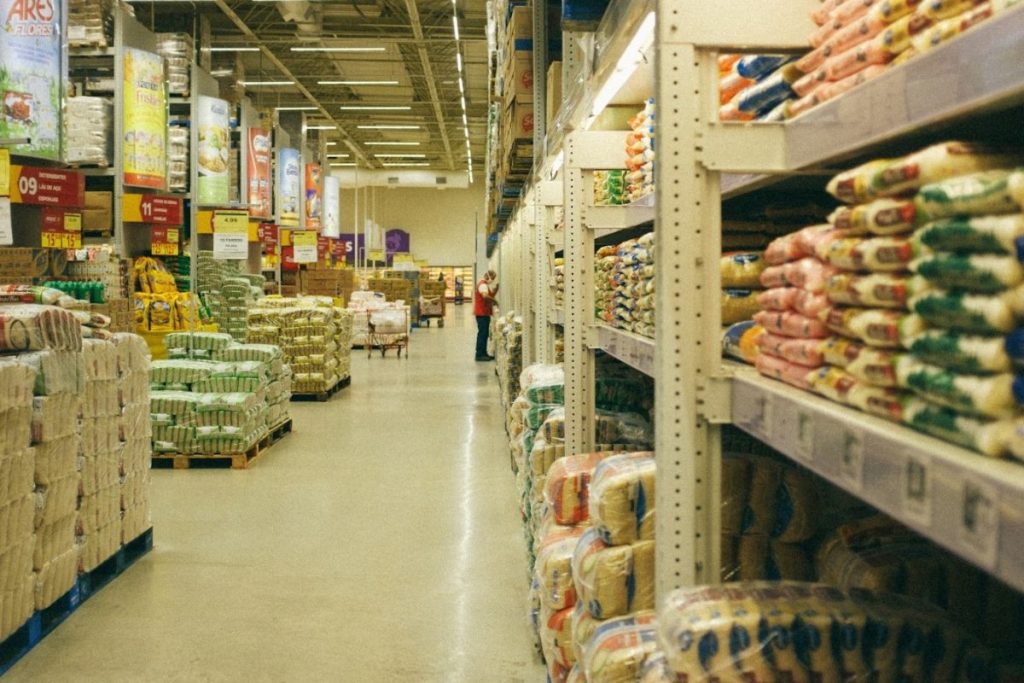 Supermercados podem receber multa de R$ 500 por funcionário que trabalhar depois das 11h