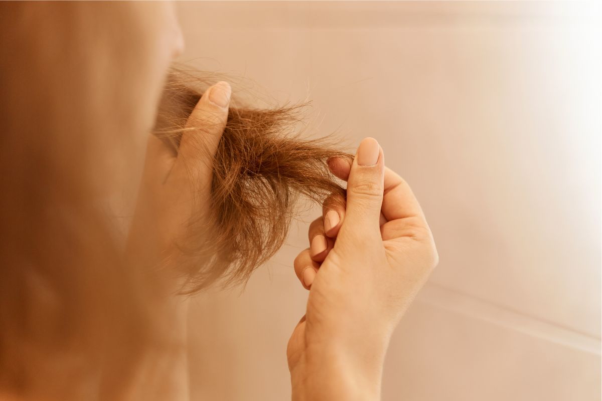 causas das pontas duplas no cabelo