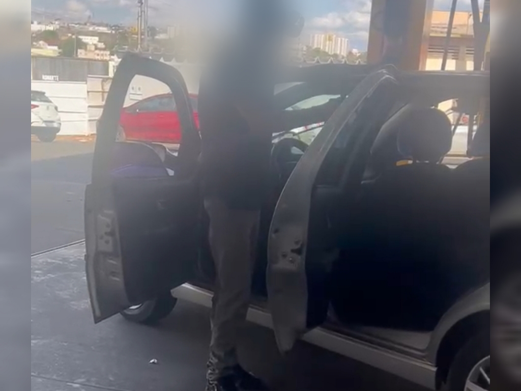 Homem abastece carro, diz que “passageiro invisível” pagaria conta e acaba preso em Anápolis