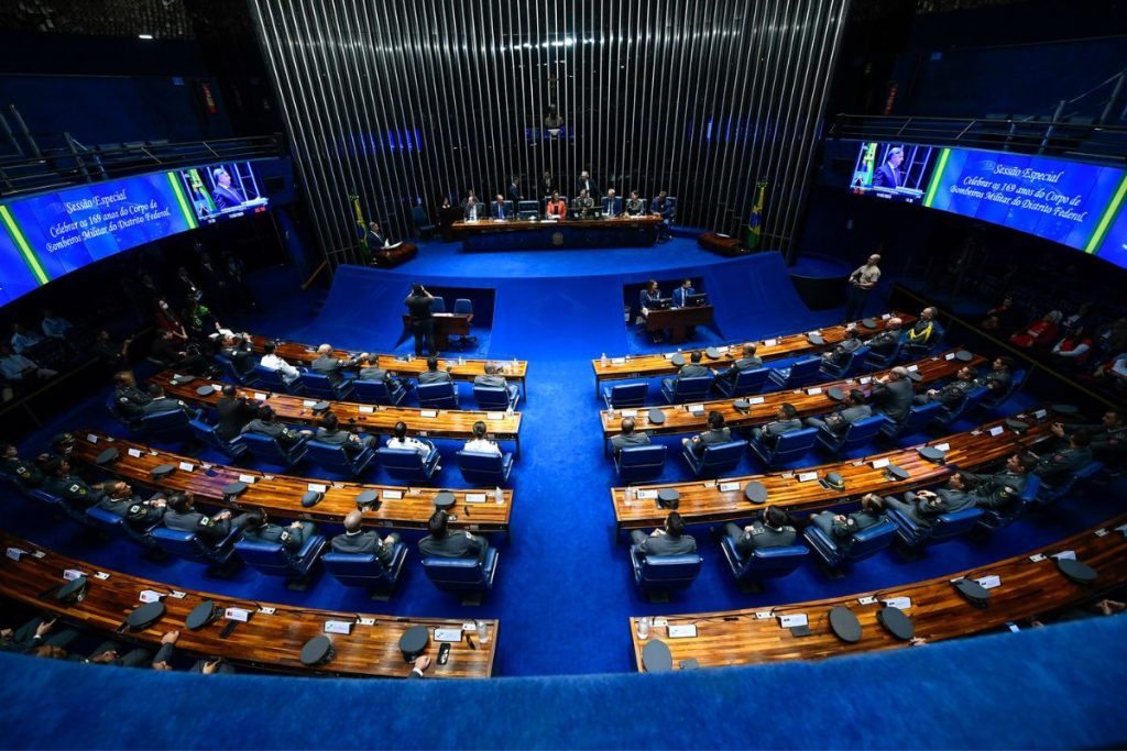 Comissão do Senado aprova pauta-bomba e afrouxa aposentadoria para agentes de saúde