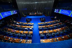 Comissão do Senado aprova pauta-bomba e afrouxa aposentadoria para agentes de saúde