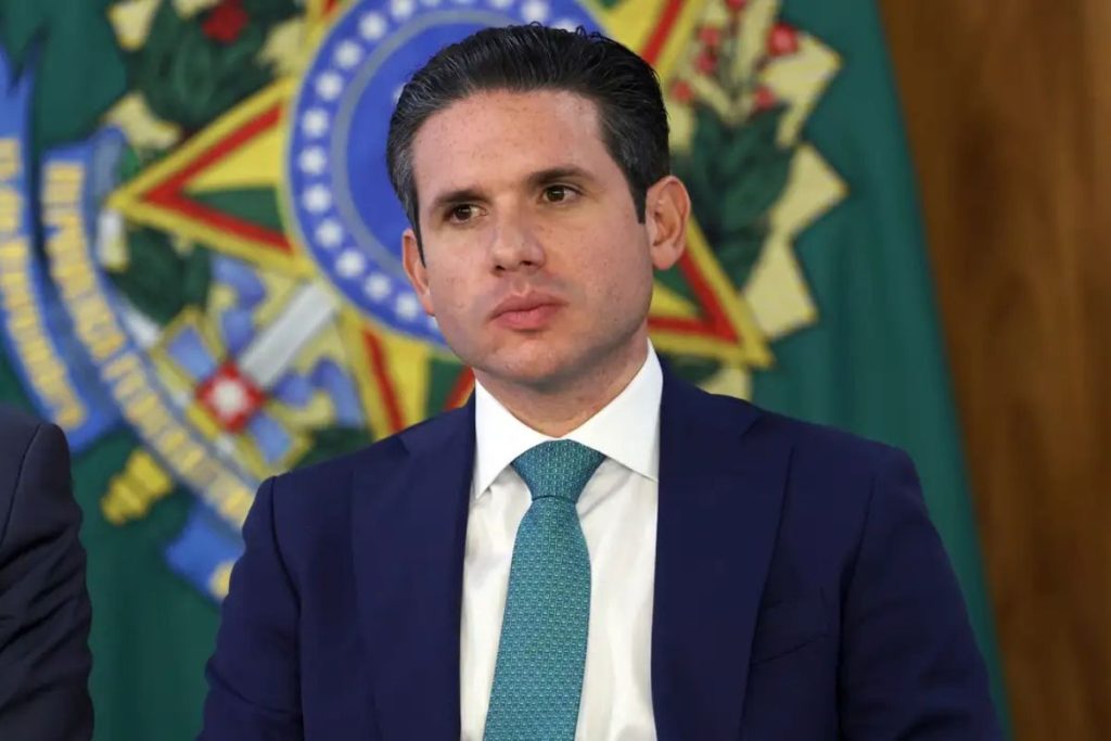 Motta dribla governo e decide pautar projeto sobre 6x1 com mesmo teor de PEC