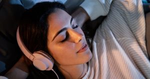 Os Fones de ouvido que monitoram o sono utilizam sensores e inteligência sonora para reduzir ruídos e acompanhar a qualidade do descanso
