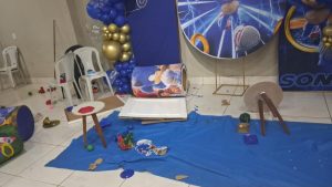 Suspeita destruiu decoração da festa antes de brigar com a mãe do aniversariante.