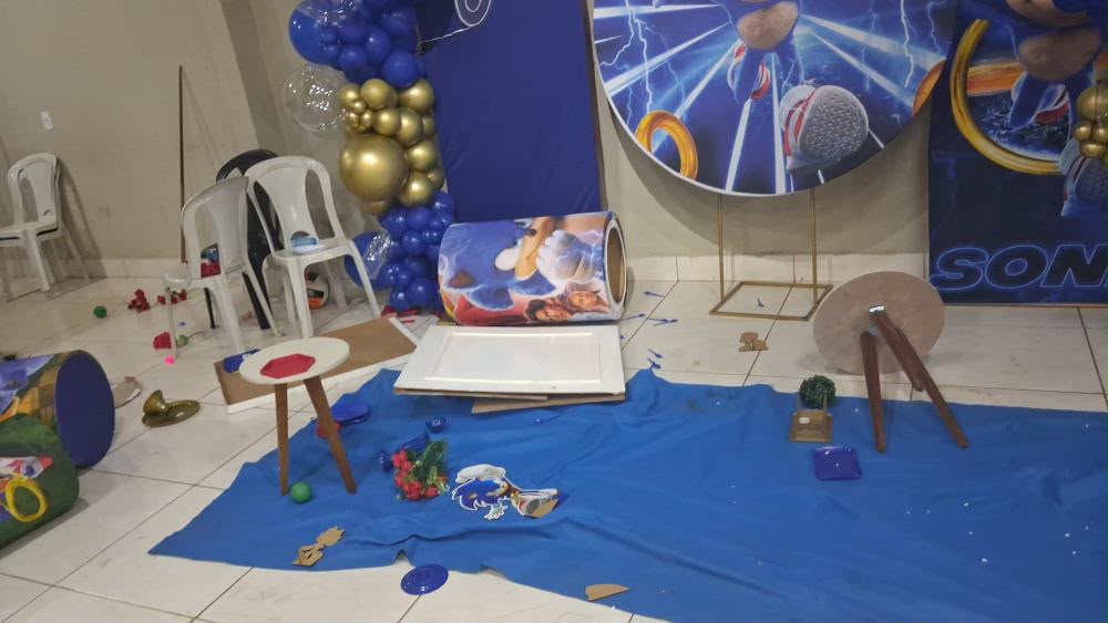 Suspeita destruiu decoração da festa antes de brigar com a mãe do aniversariante.