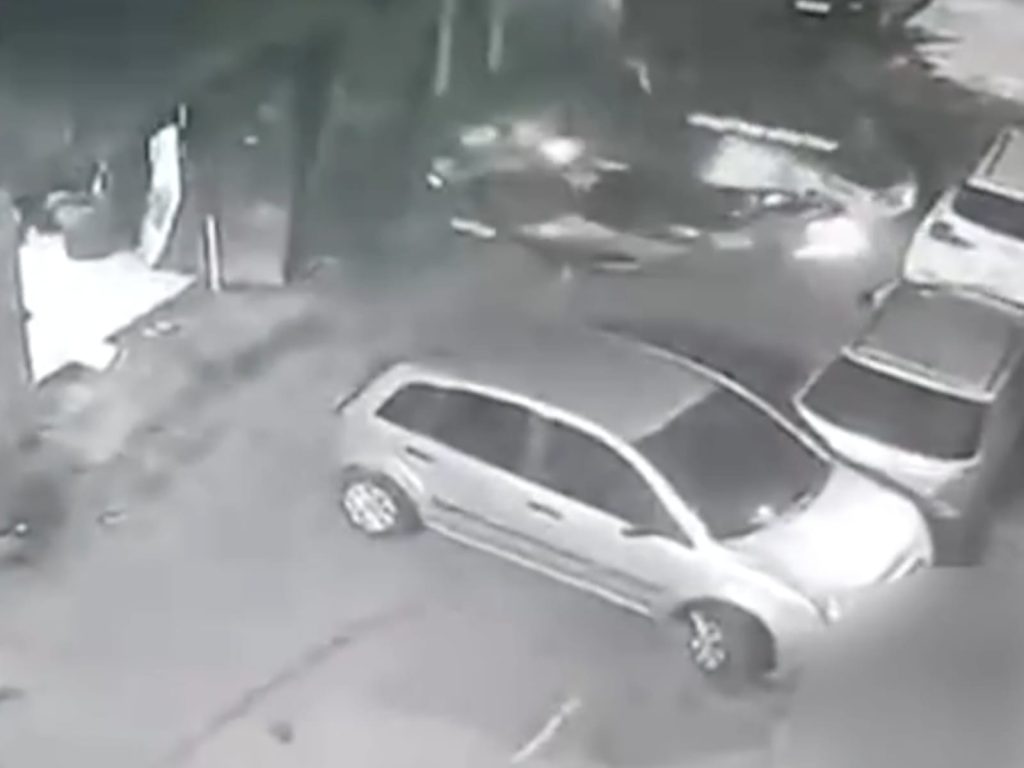 Homem morre após ser atingido por carro da PM durante perseguição em São Paulo
