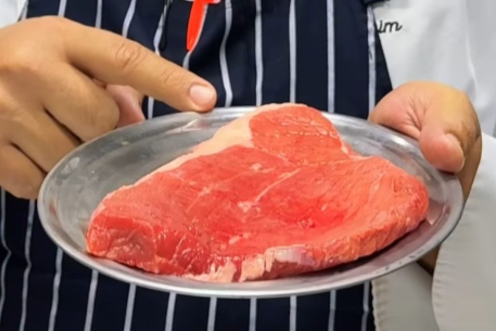 O amaciante natural para carne utiliza abacaxi e outros ingredientes para deixar cortes mais macios e saborosos