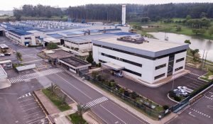 Maior montadora do mundo fecha fábrica com 1,5 mil funcionários no Brasil no dia 30 de junho