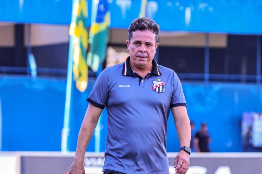 Anápolis demite Evaristo Piza após seis jogos sem vencer na Série C