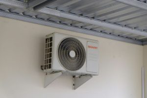 Governo vai multar quem tiver aparelhos de ar condicionado nas fachadas dos imóveis e exigir a remoção imediata neste país