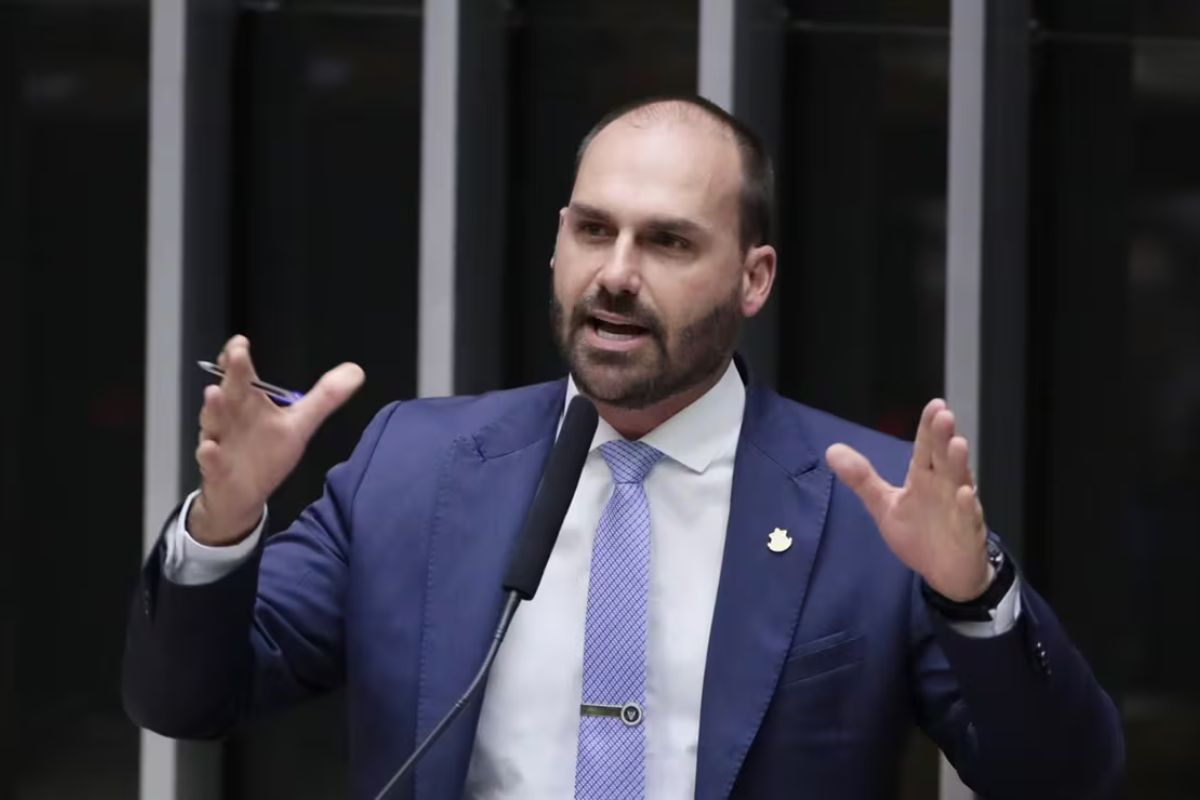 Eduardo Bolsonaro diz que julgamento do STF é 'sem pé nem cabeça' e visa tirá-lo das eleições