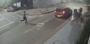 Atiradores fugiram em uma automóvel após o crime