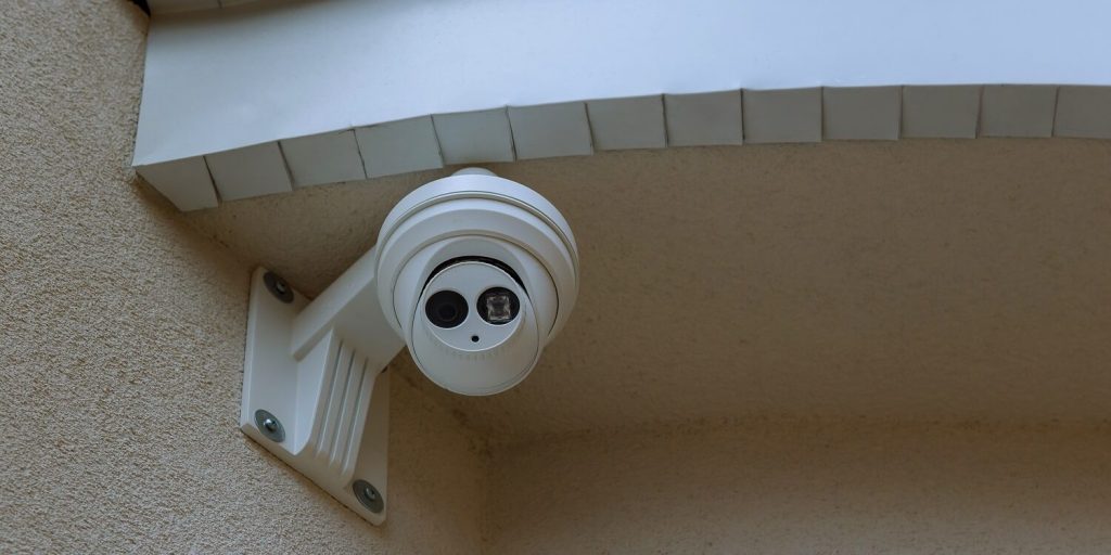 O motivo pelo qual você não deve instalar câmeras dentro de casa