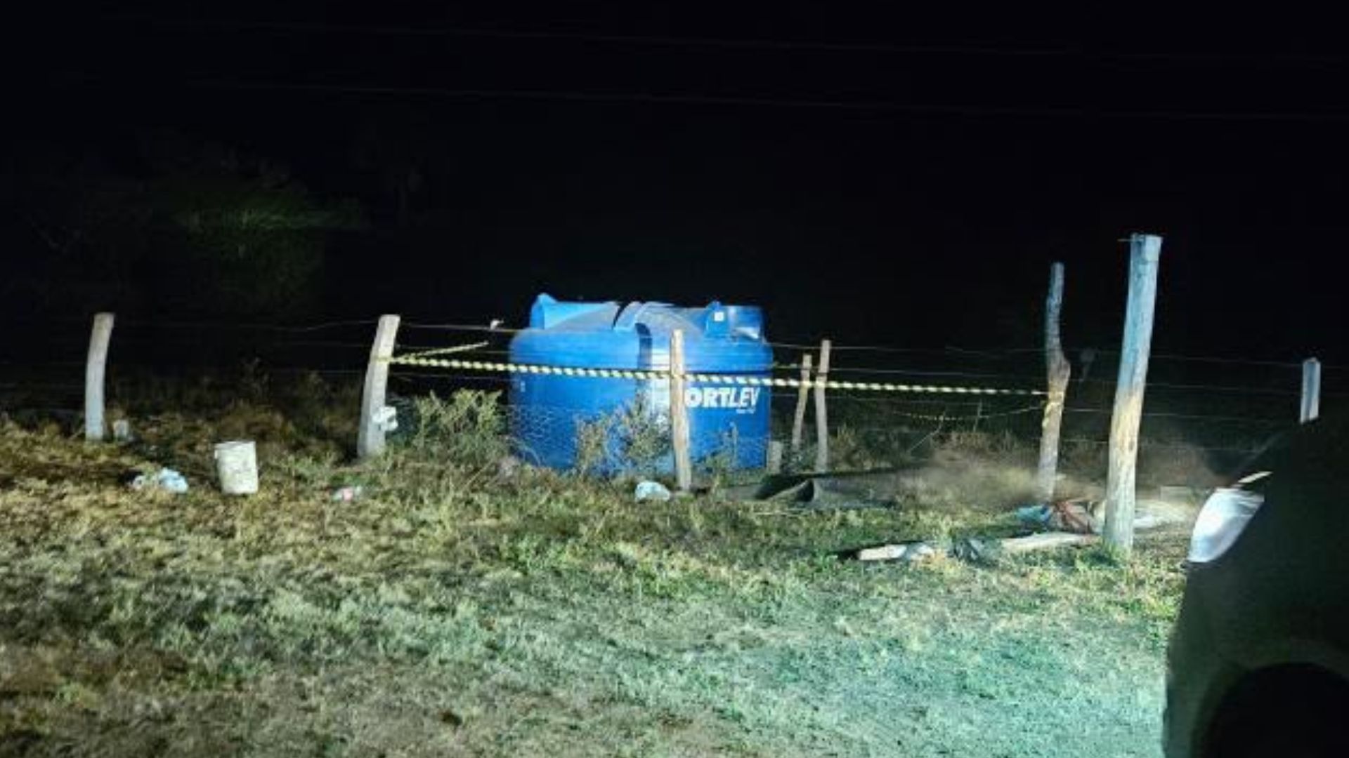 Caixa d'água era usada como reservatório de soro de leite.
