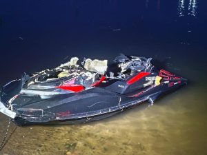 Jovem morre após colisão entre jet ski e lancha no Lago Corumbá, em Caldas Novas
