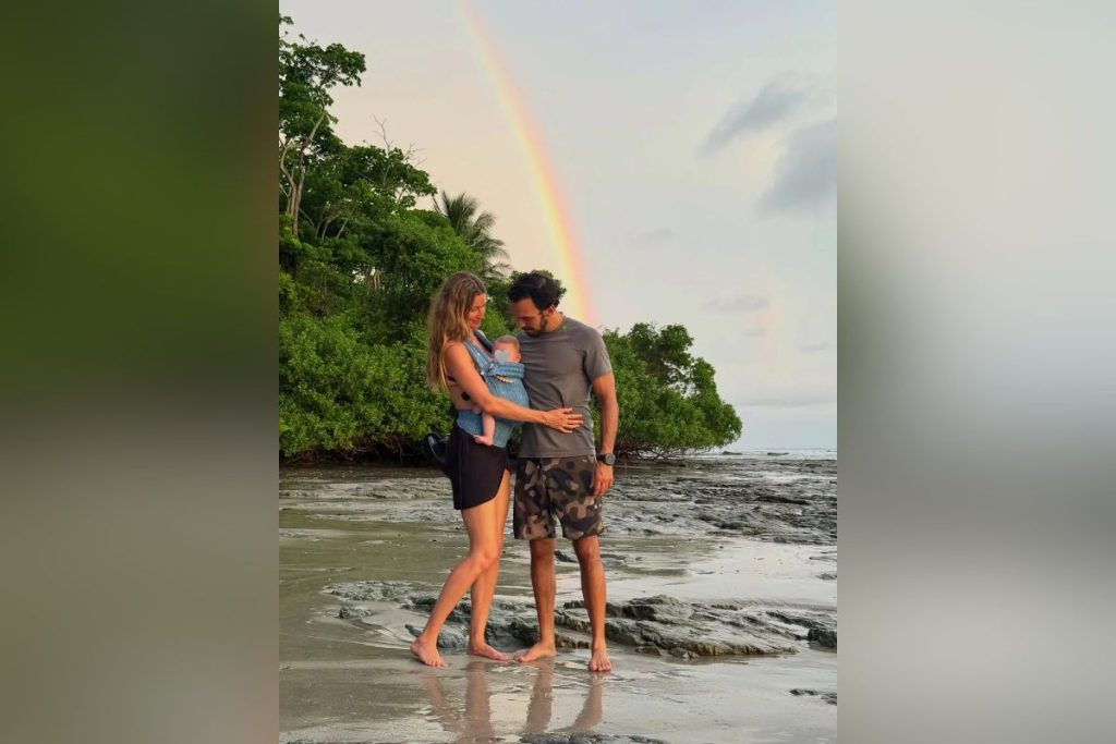 Gisele Bündchen publica fotos raras de família e faz declaração ao marido: 'Você é inspiração'