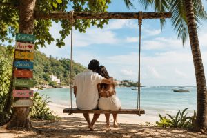 casal viajando para aproveitar o nascimento do filho