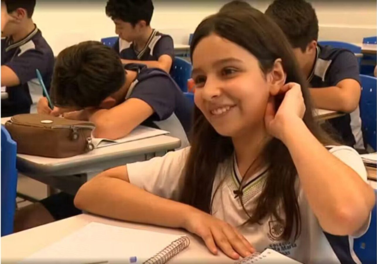 Aos 11 anos, brasileira cria método inédito para calcular raiz quadrada de forma simples e tem fórmula publicada na revista científica de matemática mais importante do Brasil
