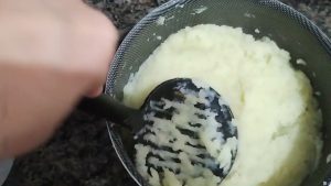como amassar o purê de batata