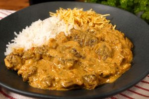 a carne macia e barata que deixa o strogonoff mais cremoso