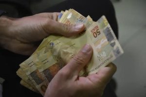 Qual estado do Brasil melhor paga o trabalhador CLT, segundo IBGE