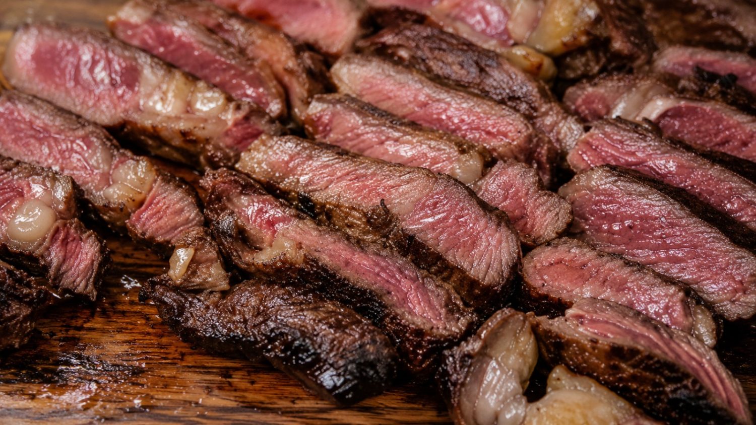 Pedro Anastácio, churrasqueiro: “Não fique virando o bife toda hora; vire uma vez só, quando soltar sozinho da grelha”