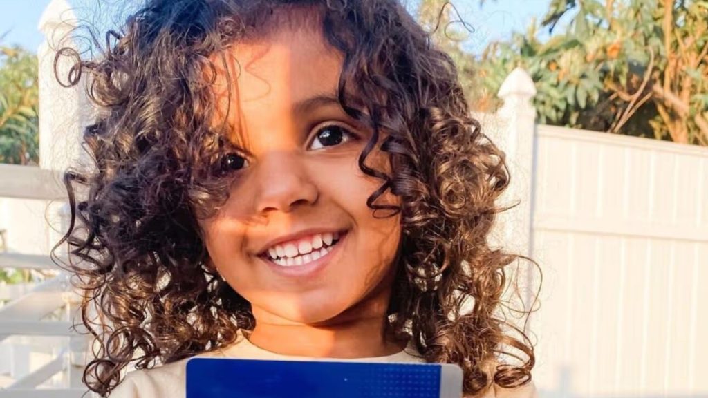 Aos 2 anos, menina dos Estados Unidos com QI de 146 nomeia a tabela periódica e os 50 estados americanos e entra para a sociedade dos mais inteligentes do mundo