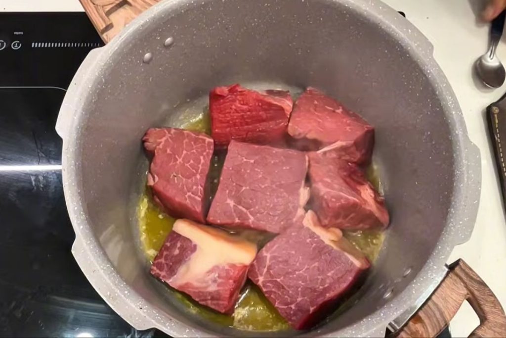 Para a carne de panela ficar macia